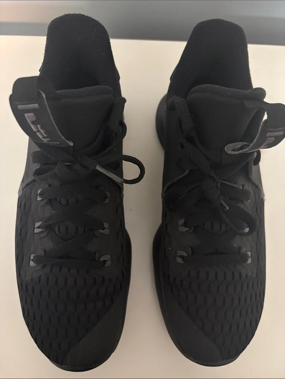 Nike LeBron Witness V 5 Black Size 7.5  Zoom Air Basketball Mint Condtion